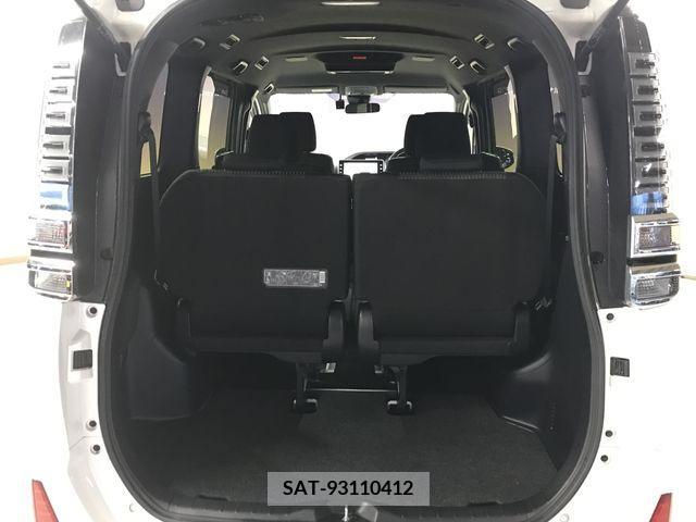 Toyota VOXY 2019-03 214629-17