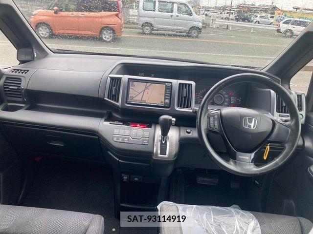 Honda e 2010-04 236522-12