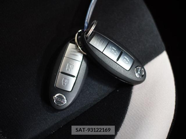 Nissan NOTE 2019-08 305519-26