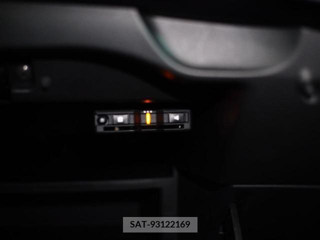 Nissan NOTE 2019-08 305519-15