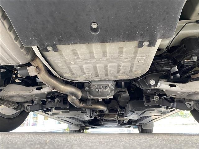 Jaguar F-PACE 2018-01 15499-16