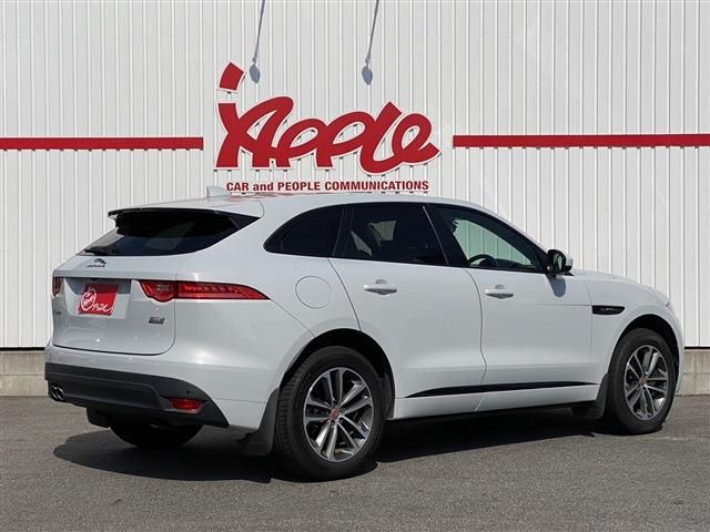 Jaguar F-PACE 2018-01 15499-2