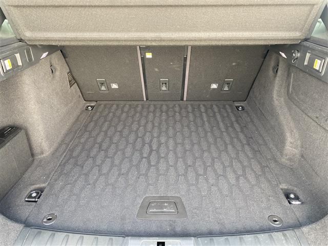 Jaguar F-PACE 2018-01 15499-11