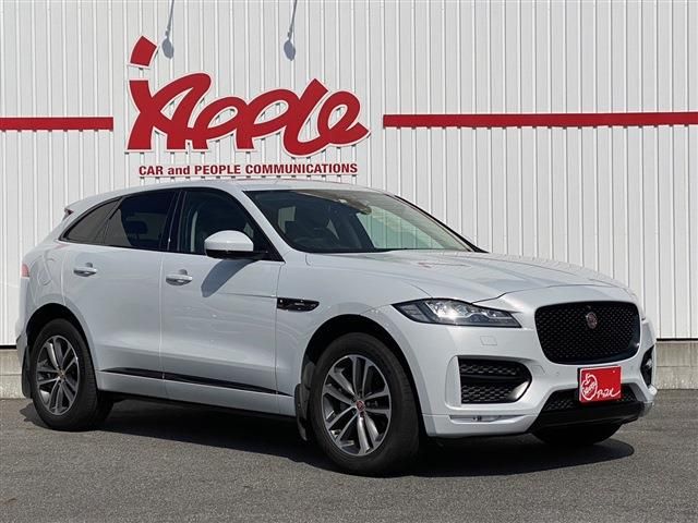 Jaguar F-PACE 2018-01 15499-1