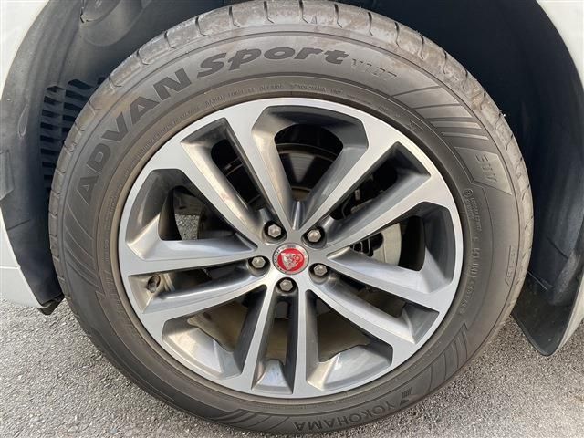 Jaguar F-PACE 2018-01 15499-17