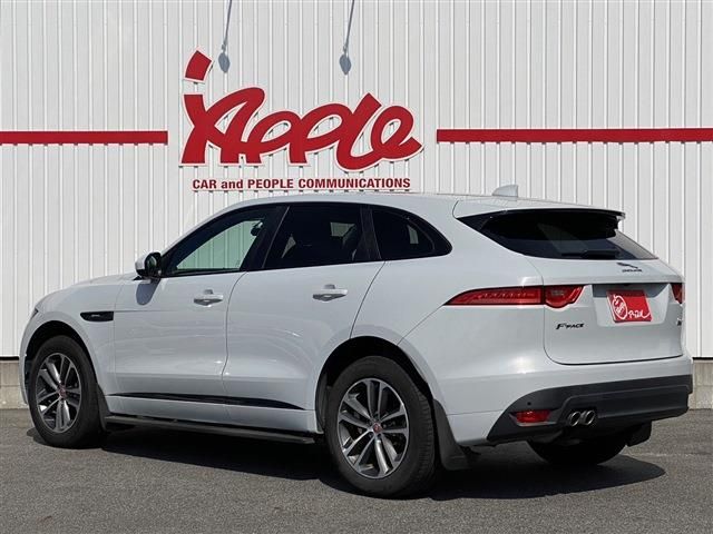 Jaguar F-PACE 2018-01 15499-3
