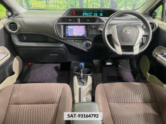 Toyota AQUA 2012-06 346470-1