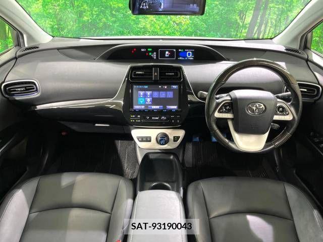 Toyota PRIUS 2017-09 366569-1