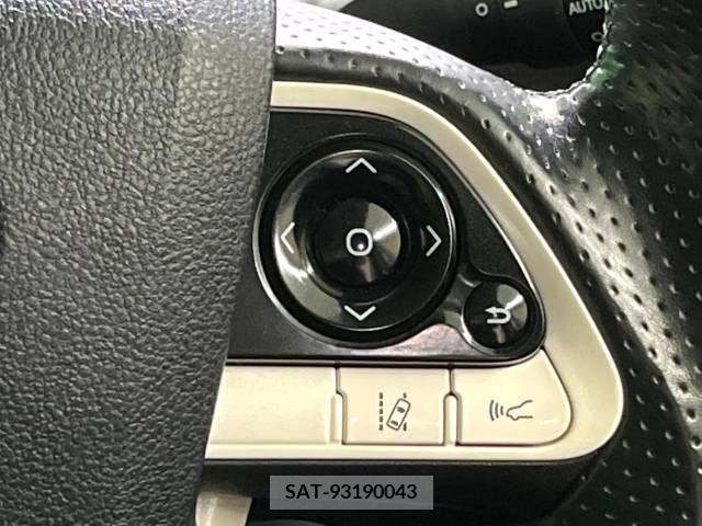 Toyota PRIUS 2017-09 366569-6