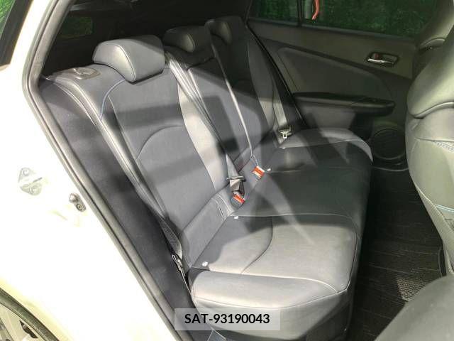 Toyota PRIUS 2017-09 366569-11