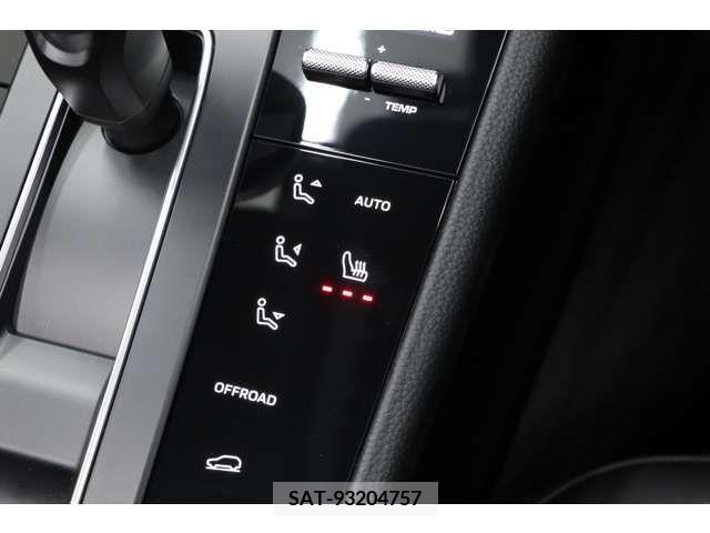 Porsche MACAN 2024-06 366245-18