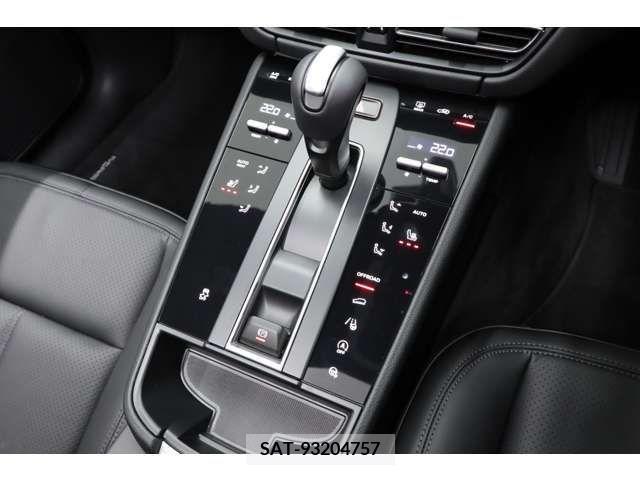 Porsche MACAN 2024-06 366245-17