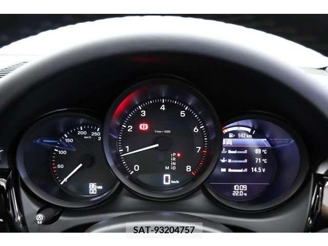 Porsche MACAN 2024-06 366245-13