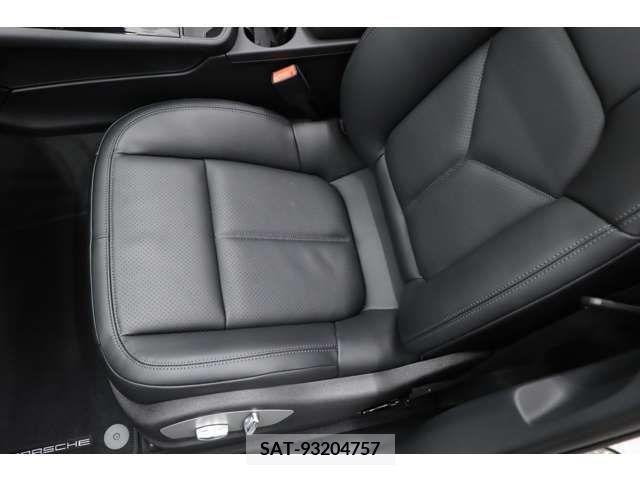 Porsche MACAN 2024-06 366245-10
