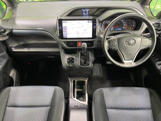 Toyota VOXY 2015-06 186748-1