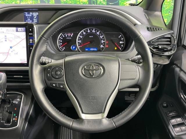 Toyota VOXY 2015-06 186748-12