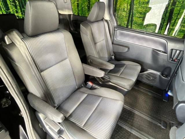 Toyota VOXY 2015-06 186748-9