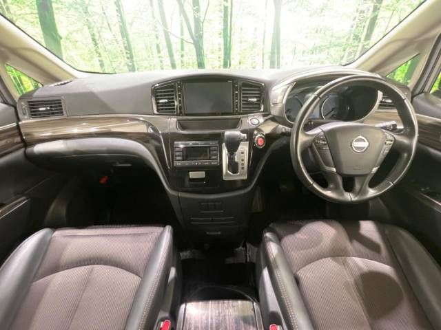 Nissan ELGRAND 2017-04 192978-1