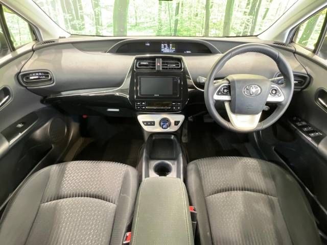 Toyota PRIUS 2017-09 183382-1