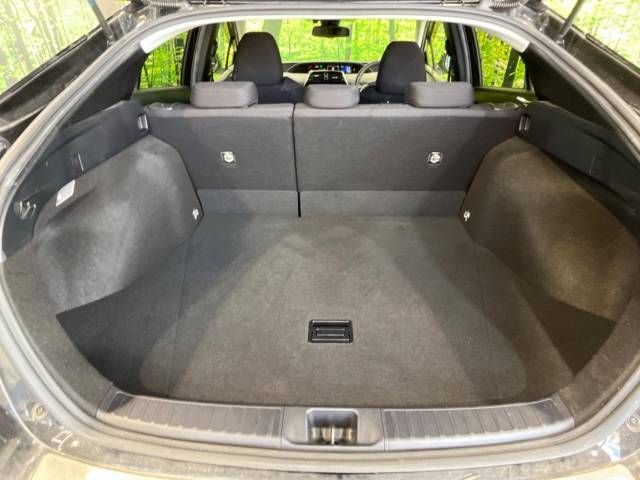 Toyota PRIUS 2017-09 183382-10