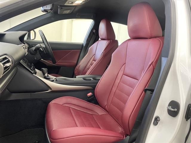 Lexus IS 2013-09 194381-21