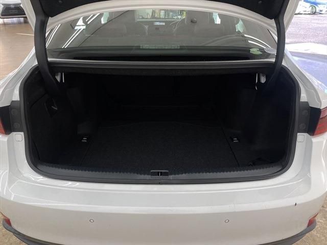 Lexus IS 2013-09 194381-23