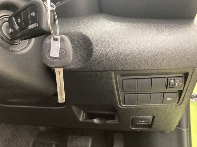 Toyota YARIS 2020-09 28028-19