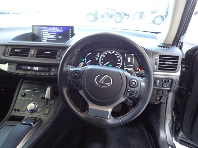 Lexus CT 2022-10 186625-15