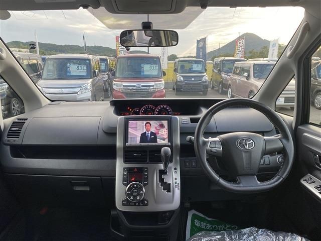 Toyota VOXY 2012-06 3465-1