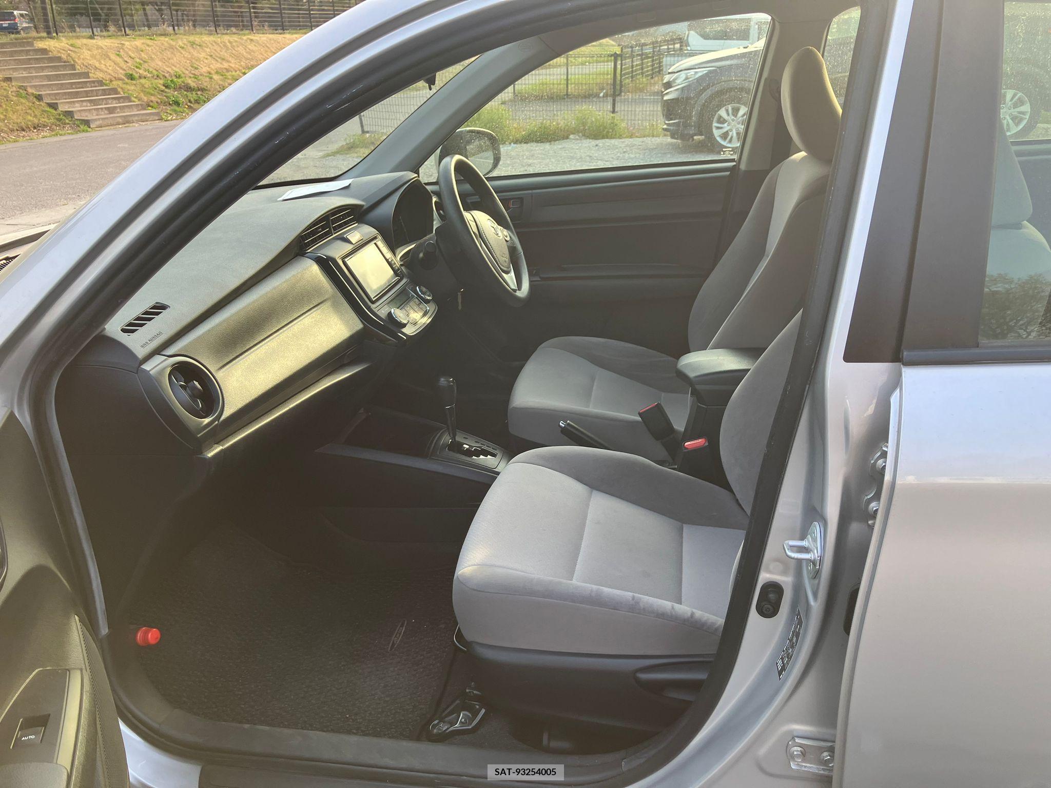 Toyota COROLLA AXIO 2017-03 257763-9