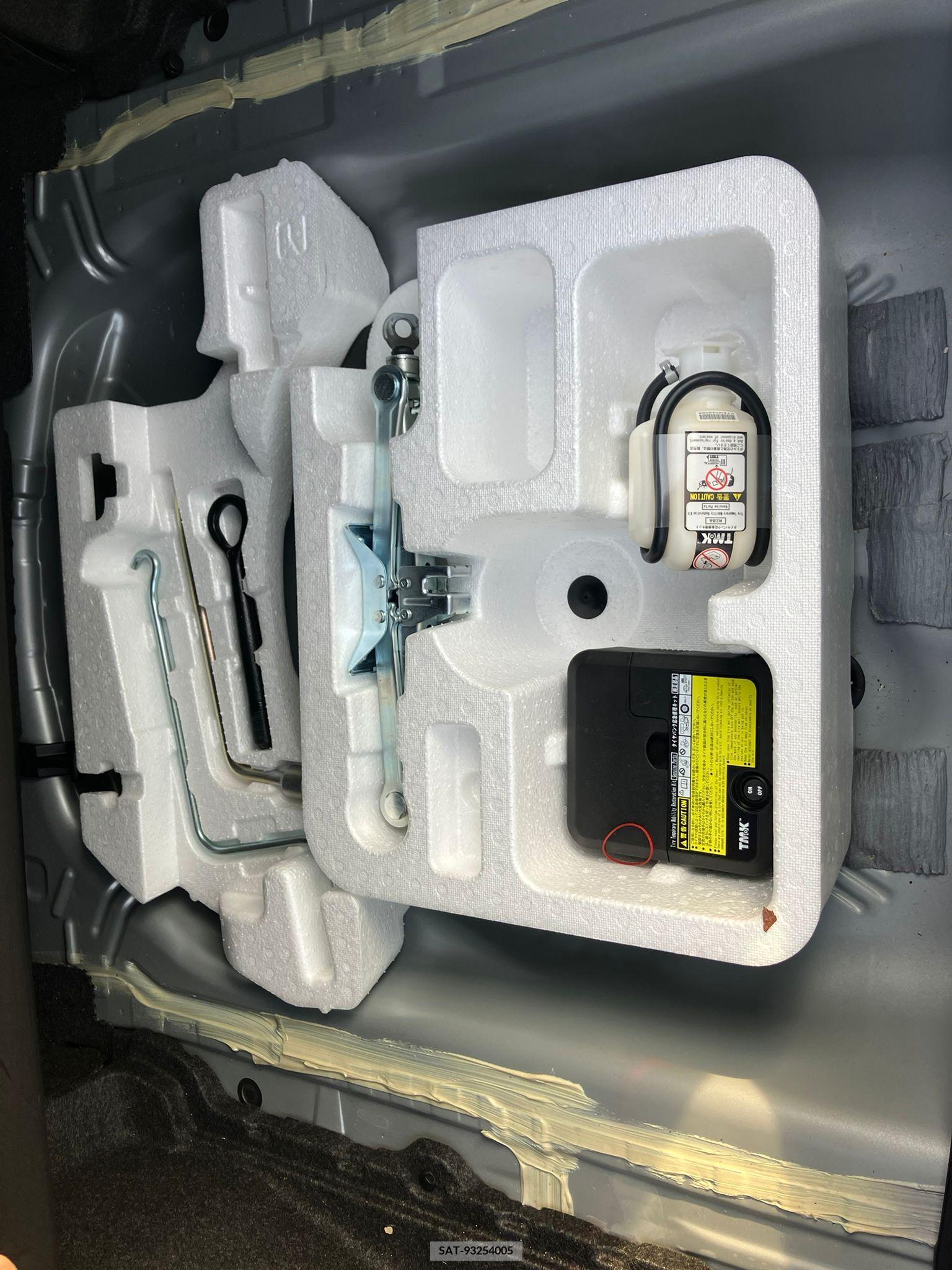Toyota COROLLA AXIO 2017-03 257763-13