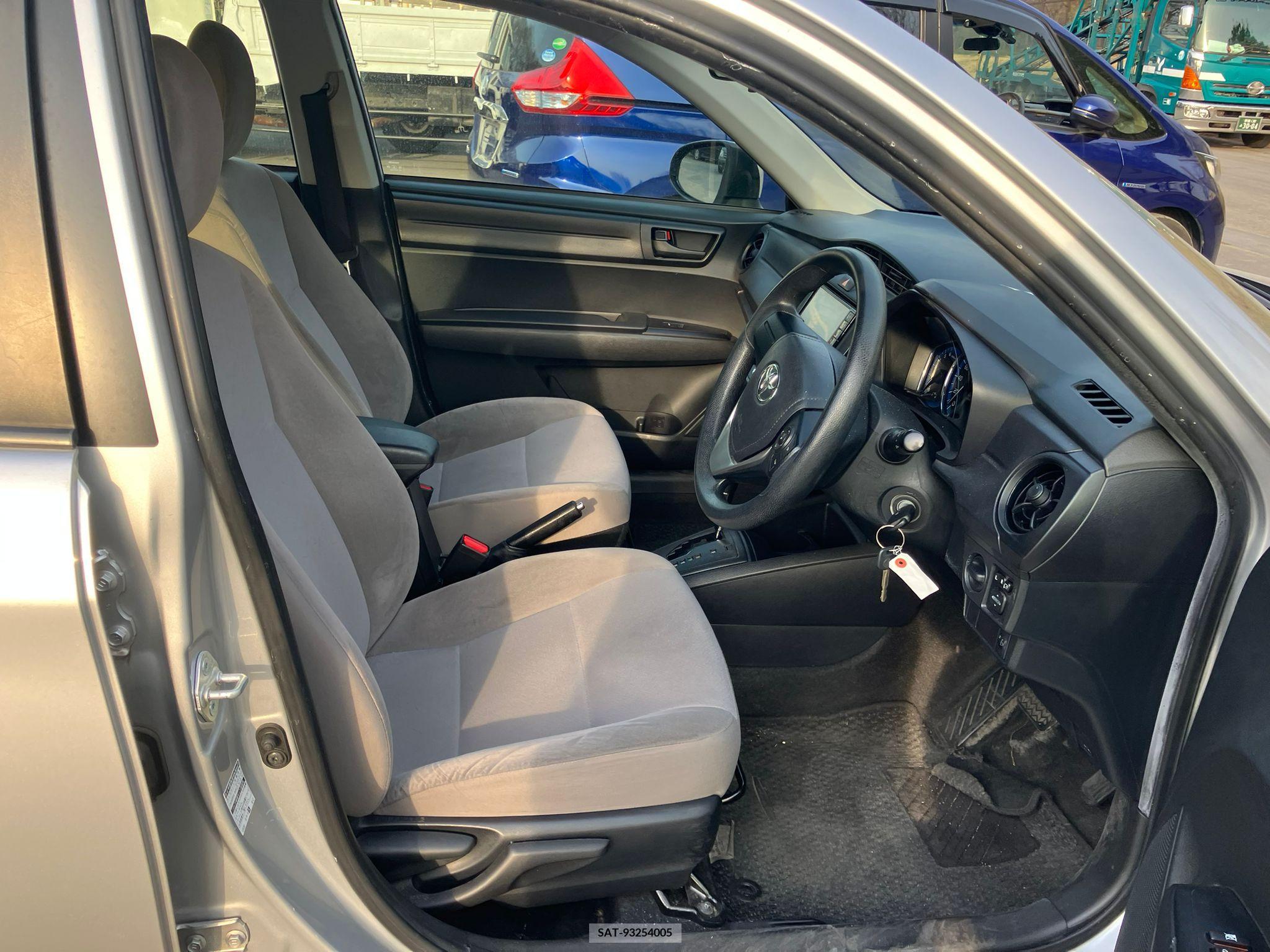 Toyota COROLLA AXIO 2017-03 257763-8