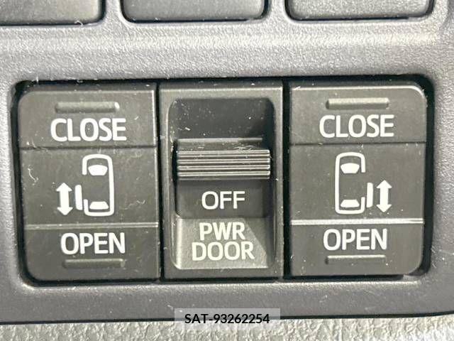 Toyota NOAH 2014-08 321697-4