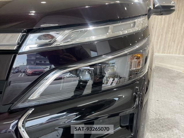 Toyota VOXY 2018-08 221948-9