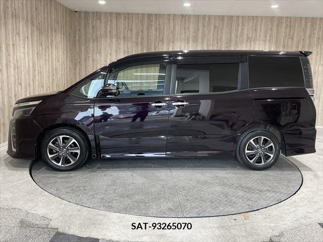 Toyota VOXY 2018-08 221948-7