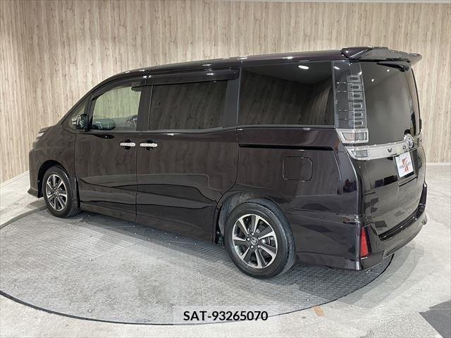 Toyota VOXY 2018-08 221948-6