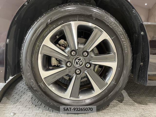 Toyota VOXY 2018-08 221948-17