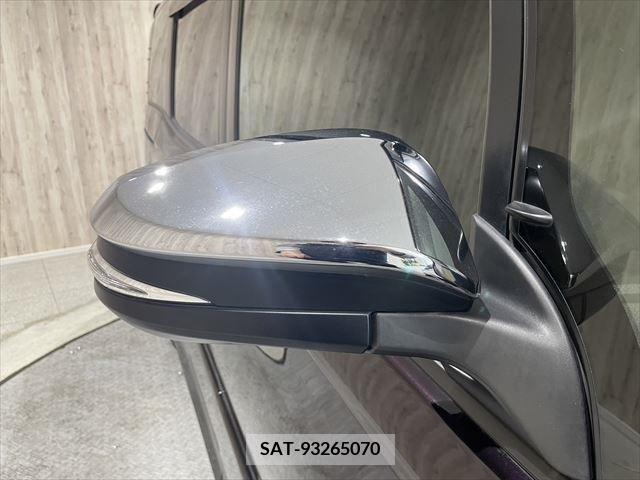 Toyota VOXY 2018-08 221948-12