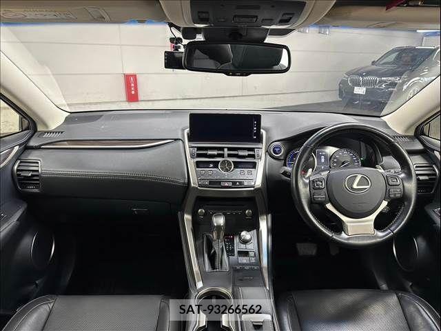 Lexus NX 2018-01 388223-1