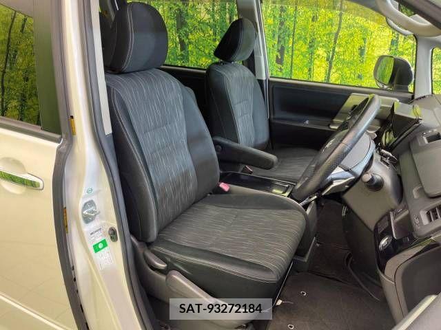Toyota VOXY 2011-12 256259-8
