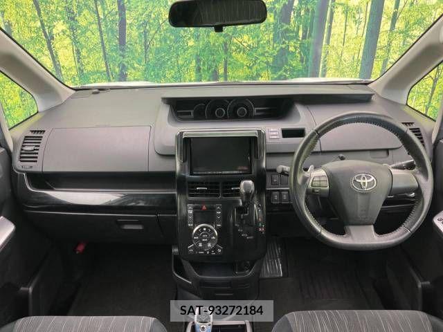 Toyota VOXY 2011-12 256259-1