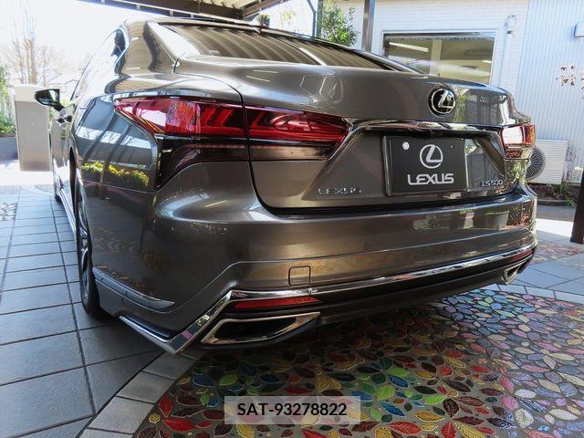 Lexus LS 2022-09 241939-1