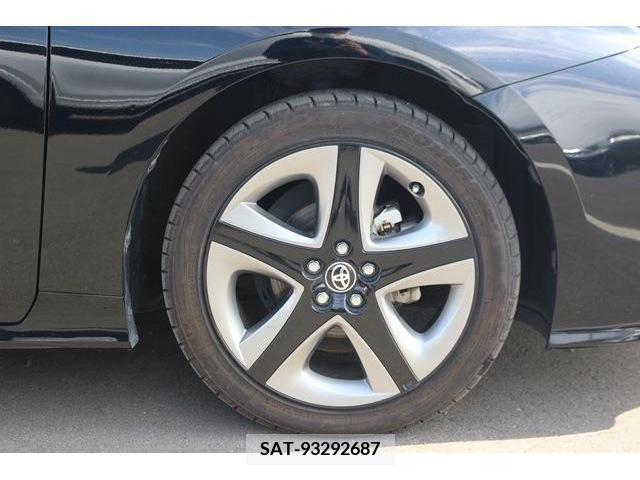 Toyota PRIUS 2019-12 225242-11