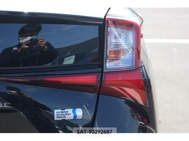 Toyota PRIUS 2019-12 225242-10