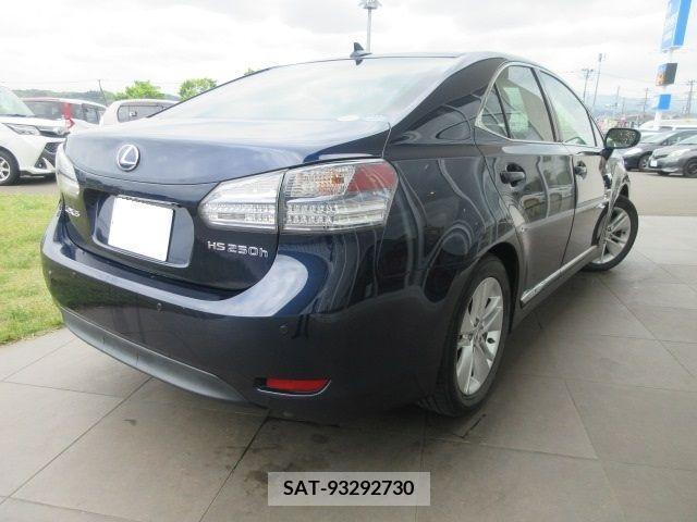 Lexus HS 2011-05 275342-1