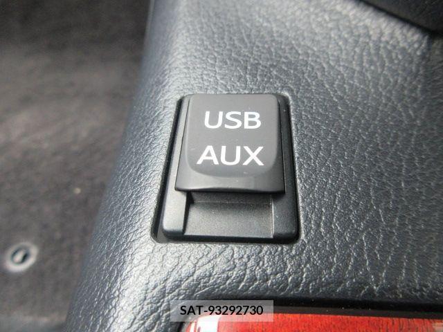 Lexus HS 2011-05 275342-18