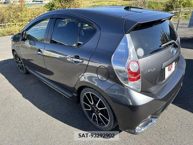 Toyota AQUA 2014-03 204626-2