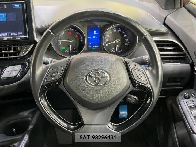 Toyota C-HR 2016-12 348677-11