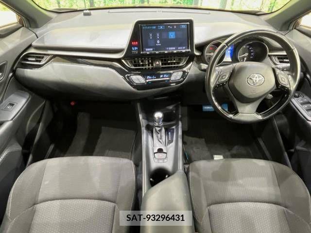 Toyota C-HR 2016-12 348677-1