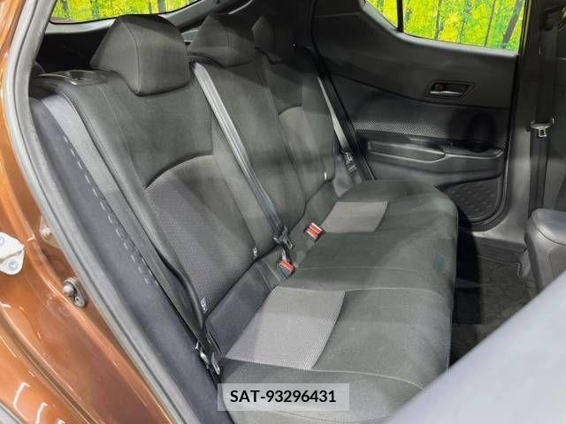 Toyota C-HR 2016-12 348677-9